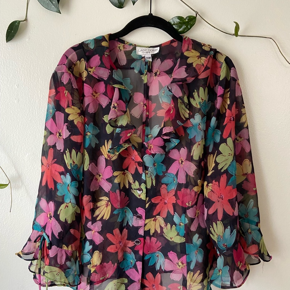 Sheer Spring Floral Flounce Top, button front and open back Lady Dorry size 20w